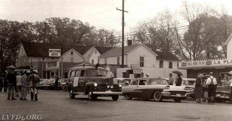 1960: Utility 1 in La Plata parade